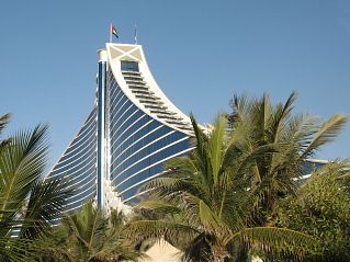 [jumeirah-beach-hotel-dubai.jpg]