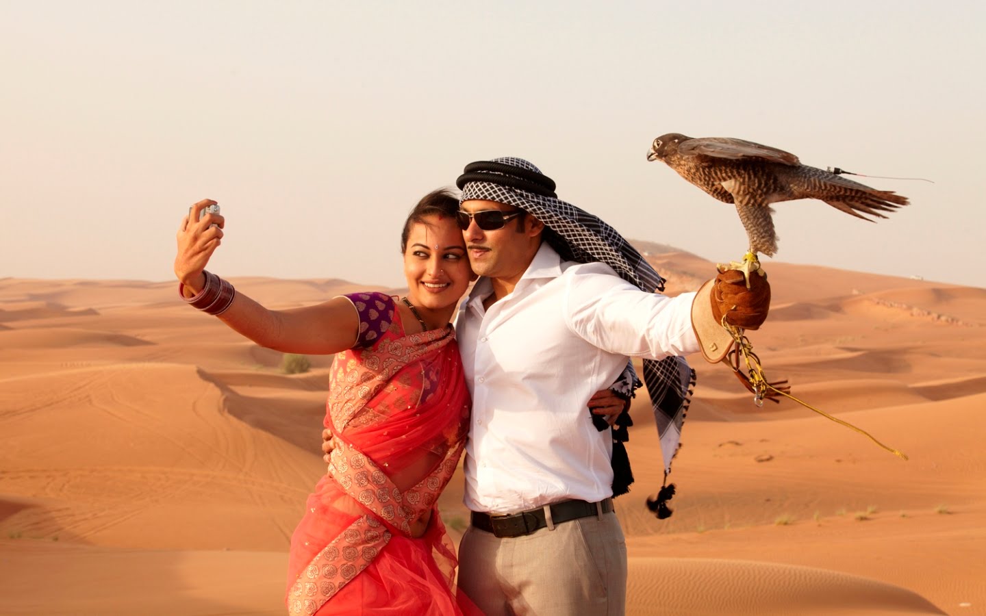 http://2.bp.blogspot.com/_tWtGNWVDlTE/TIqKAQH8nnI/AAAAAAAAFLY/7A-2q-x8Kl0/s1600/dabangg-desrt-pictures.jpg