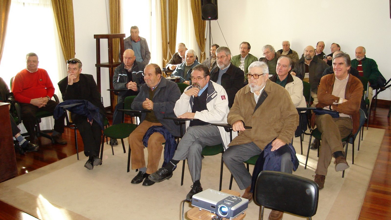 [assembleia+coimbra1.JPG]