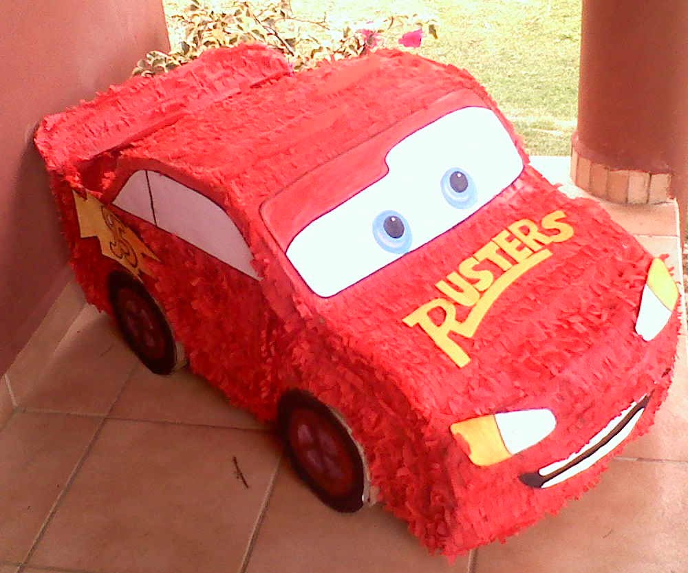 Tiro del estudio de pequeña caja de regalo con la decoración. Caja ...