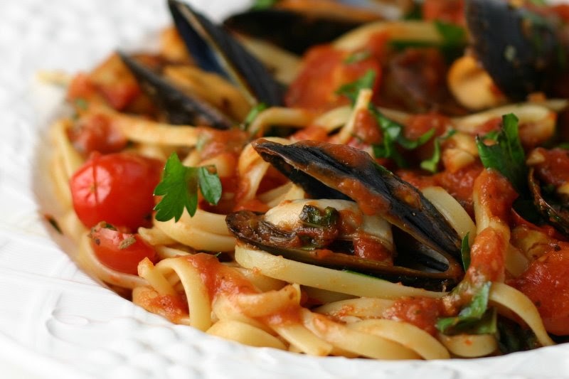 Big, Bold, Beautiful Food Mussels Fra Diavolo