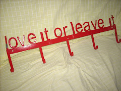 Hanger con leyenda "love it or leave it"