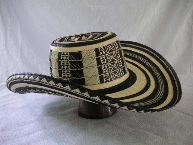 EXPOSUCRE LINEA ARTESANAL: SOMBRERO VUELTIA 21 TRENZAS