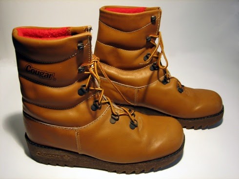 A Little Purple Folie: Cougar Boots: Not your grandmother's boots/ Pas les bottes de votre grand-mère!
