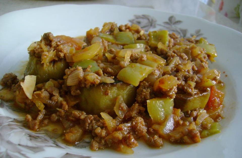 Turkish Food and Recipes Eggplant with Ground Beef (Patlican Musakka