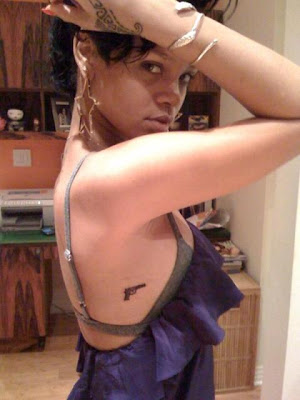 Rihanna went to visit an LA tattoo artist, 