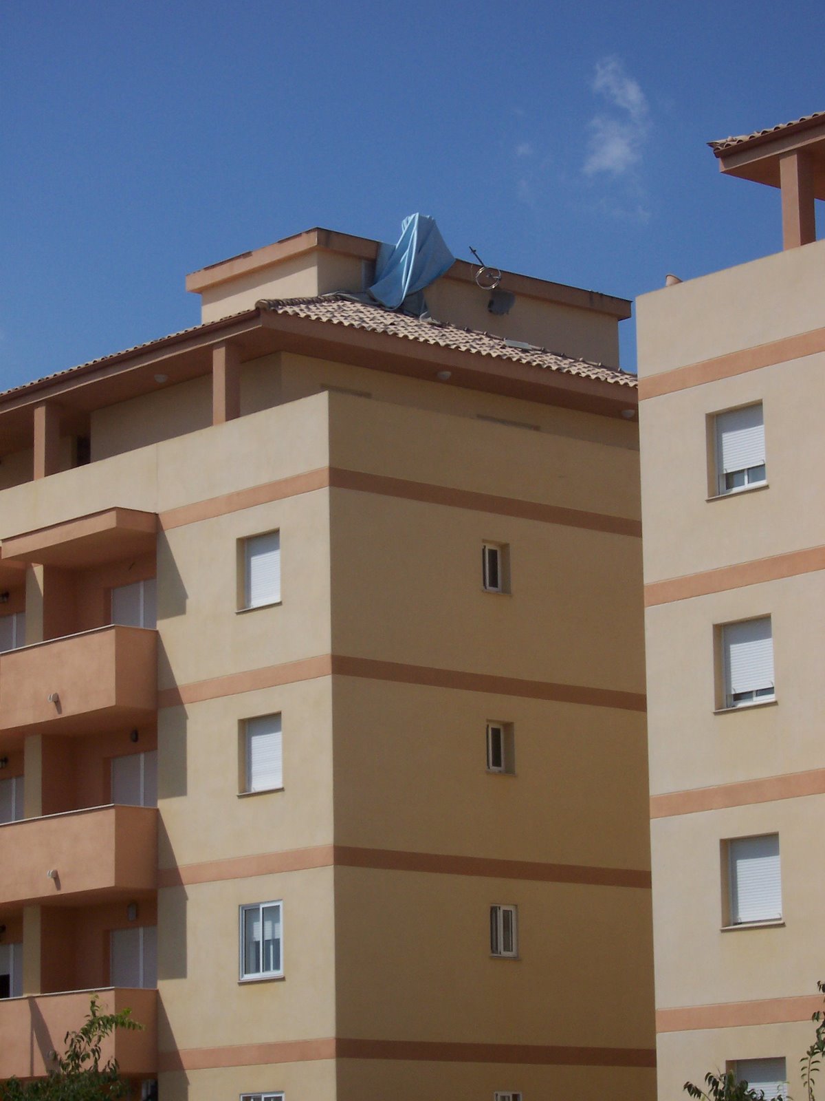 [edificio.antena.JPG]
