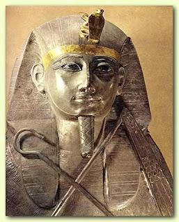 اثار فرعونية قديمة من المتحف المصري Silver+Coffin+of+King+Psusennes