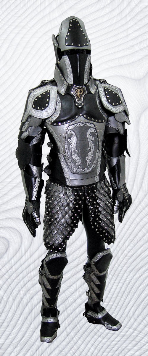 blackandsilverarmor.jpg (500×1197)