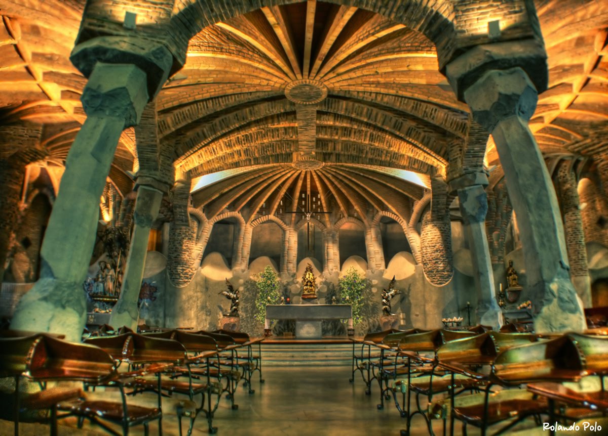 [guell-crypt.jpg]