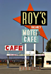 [Amboy+Roys+Cafe+Gas+Station.JPG]