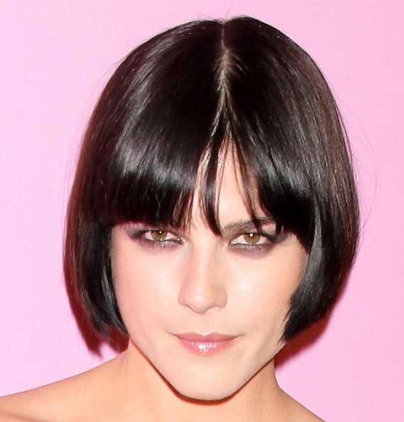 Zhenshina Pricheski Zvezd Korotkie Strizhki