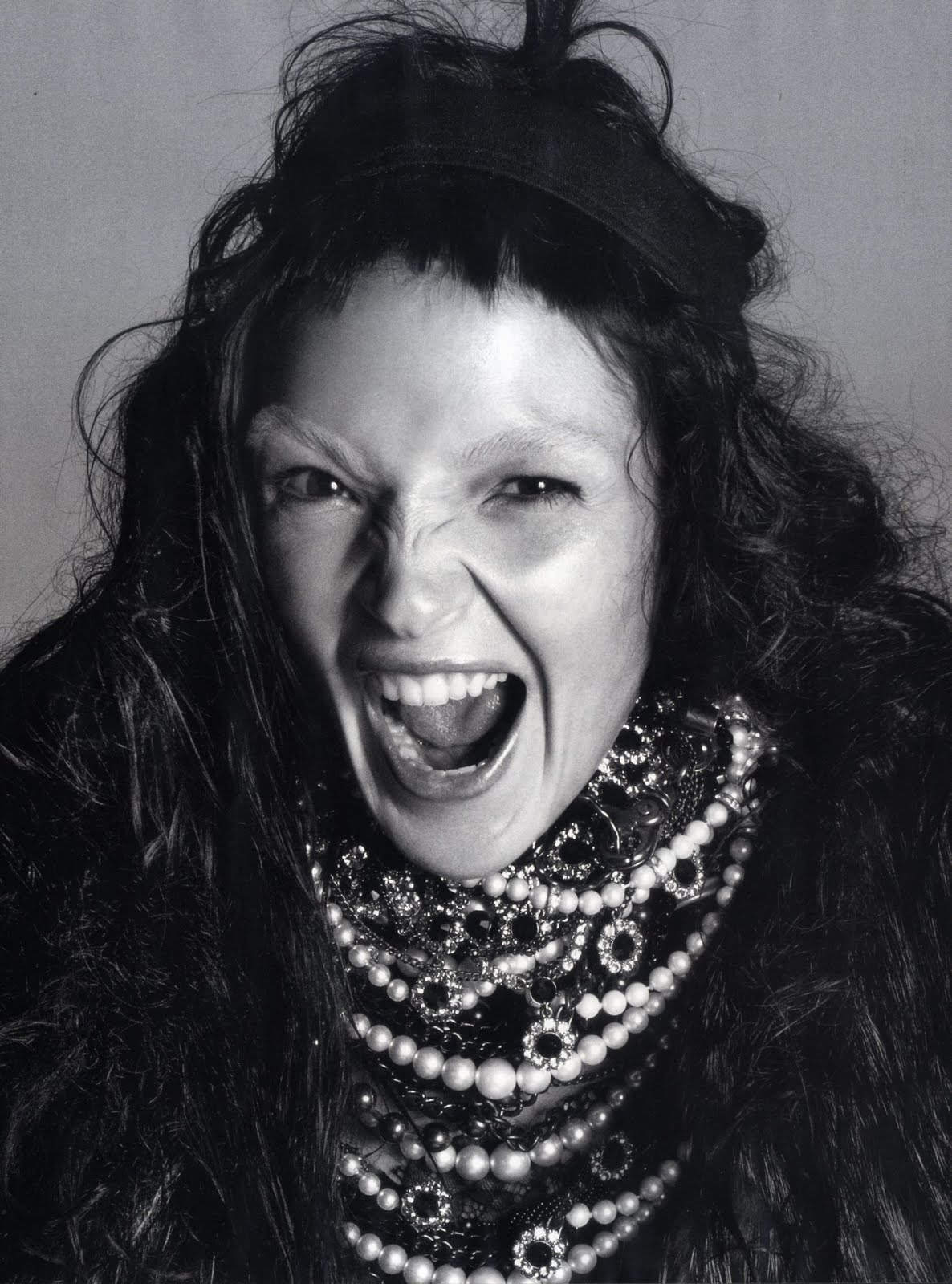 http://2.bp.blogspot.com/_uB-BSH_BgAs/TKXw1SlZsDI/AAAAAAAALtM/Bi-foI6SJHs/s1600/October+2010+Italian+Vogue+photo+Steven+Meisel+stylist+Panos+Yiapanis+model+Mariacarla+Boscono+Women+Management+NYC+Blog+8.jpg