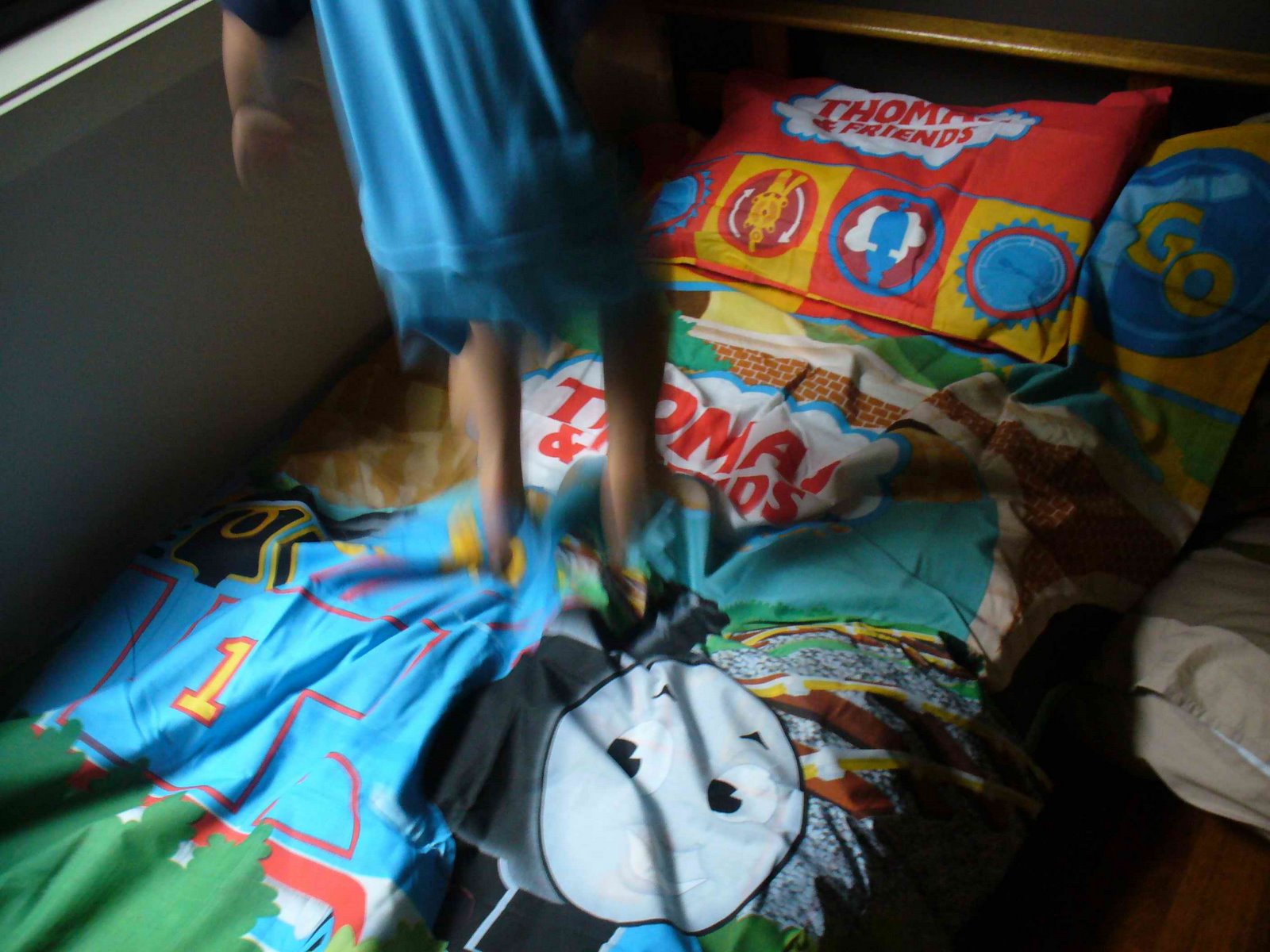 [thomas+bed+lowres.jpg]