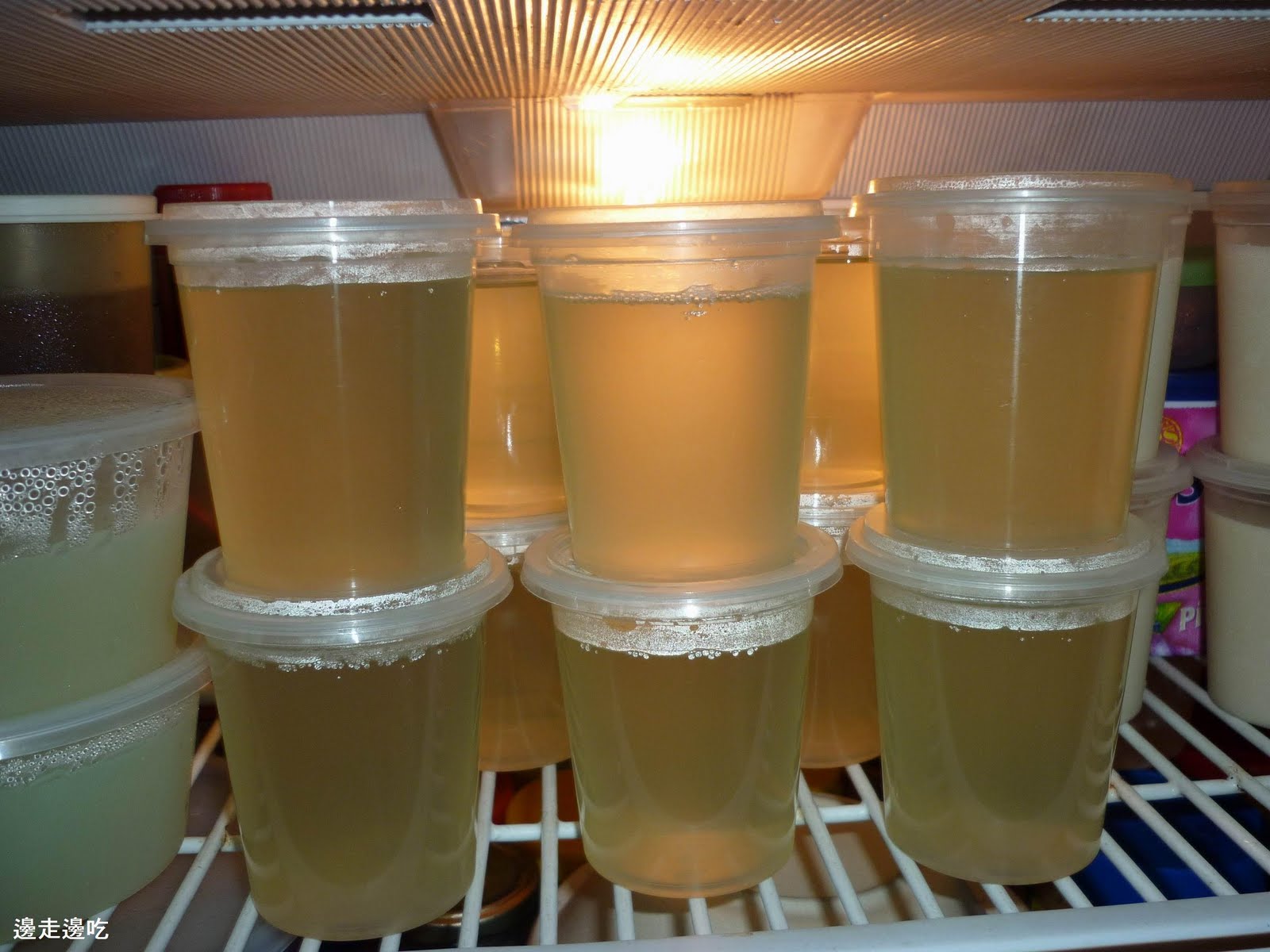 邊走邊吃 魚鱗凍