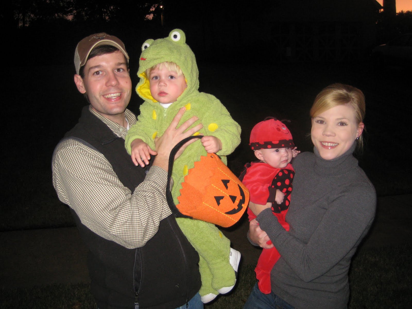 [trick+or+treating+with+the+fam.jpg]