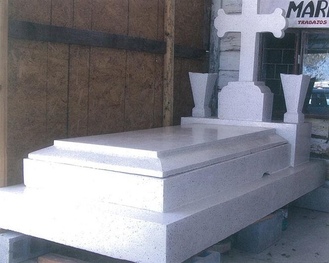 Vendemos lapidas en granito, monumentos, tumbas funebres, piedras