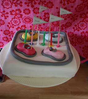 http://2.bp.blogspot.com/_uS1-zwoeghk/Soz_UTFmdDI/AAAAAAAAC3M/lx_NJeeDHeg/s320/taart.jpg