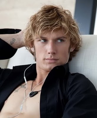Upang Hair Style Alex Pettyfer Short Men Hairstyles Pictures 2010