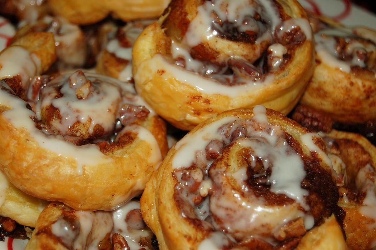 [DSC_6834e+Puff+Pastry+Cinnamon+Rolls.jpg]