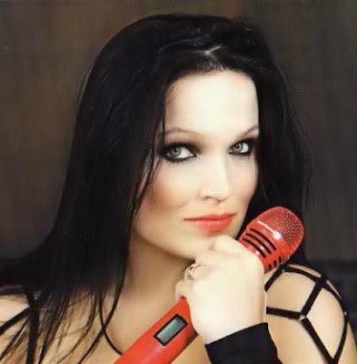 Tarja nuevamente elegida la cantante de metal ms sexy (Metalhead Awards) Tarja+Turunen+3