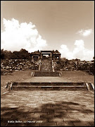 Suatu siang di pelataran Candi Ratu Boko