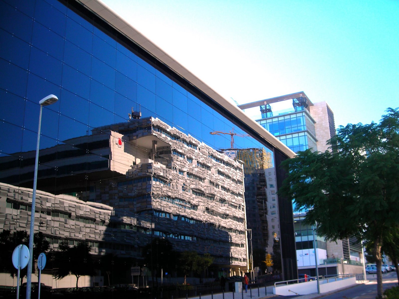 [EDIFICIO_VODAFONE_REFLECTIDO.jpg]