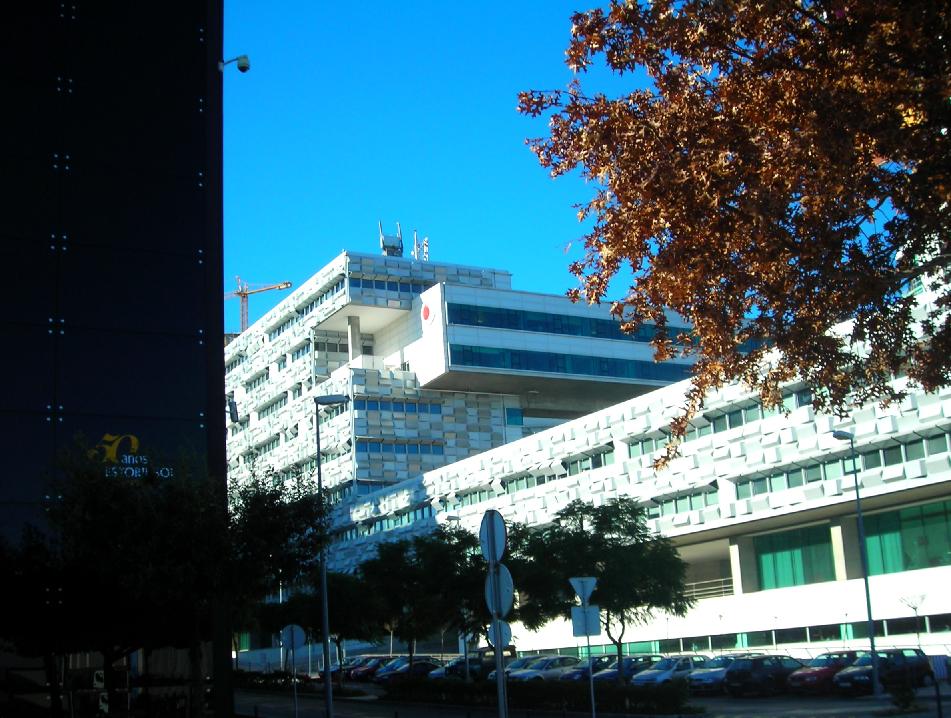 [edificio_vodafone_LADO.JPG]