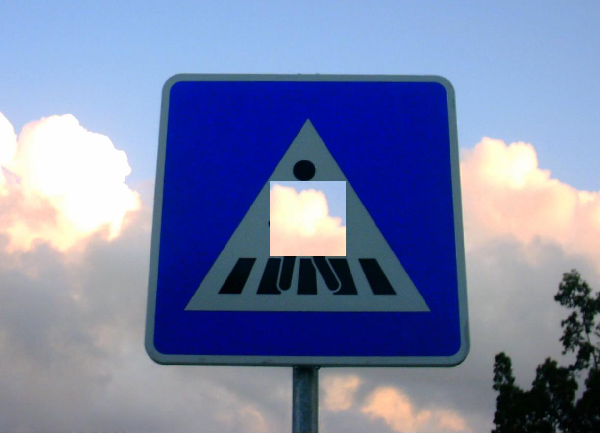 [sinal_passadeira_nuvens.JPG]