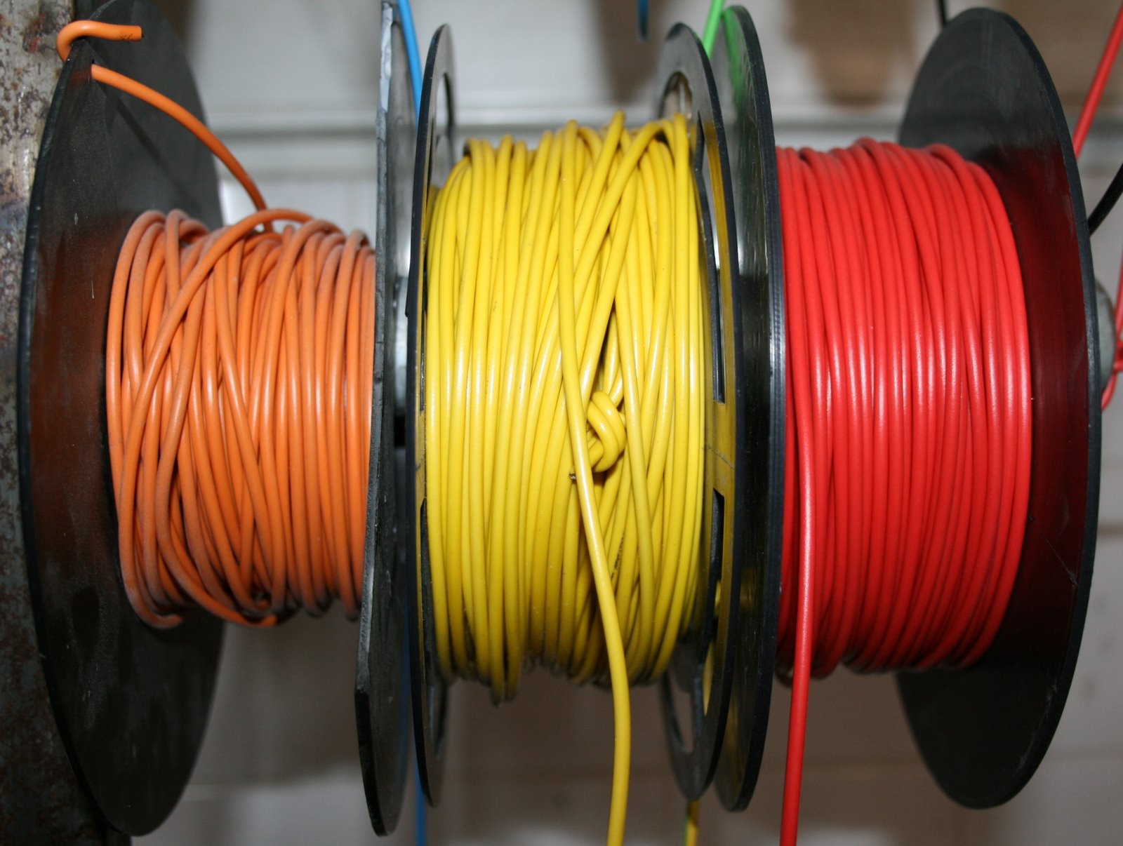 [ROLOS_FIOS_RED_ORANGE_YELLOW.jpg]