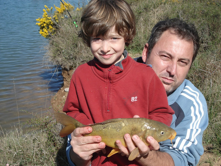Pablo , con su primer Pez ....