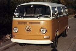 [250px-VW_Type2_T2a_Bus.jpg]
