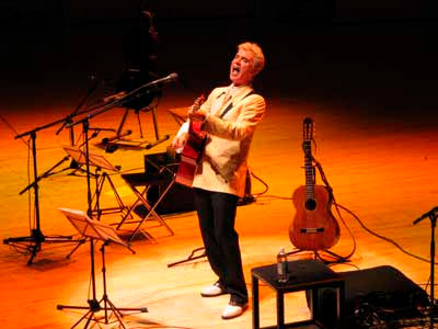 David Byrne parte hartzaile izan da Red Hot & Rio ekimenaren bigarren atalean David Byrne parte hartzaile izan da Red Hot & Rio ekimenaren bigarren atalean