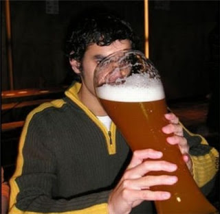 http://2.bp.blogspot.com/_v0FKm_Y6p-8/SlO2I8HpemI/AAAAAAAABCo/nqEMmuHdoBQ/s320/atleta+cerveja.bmp