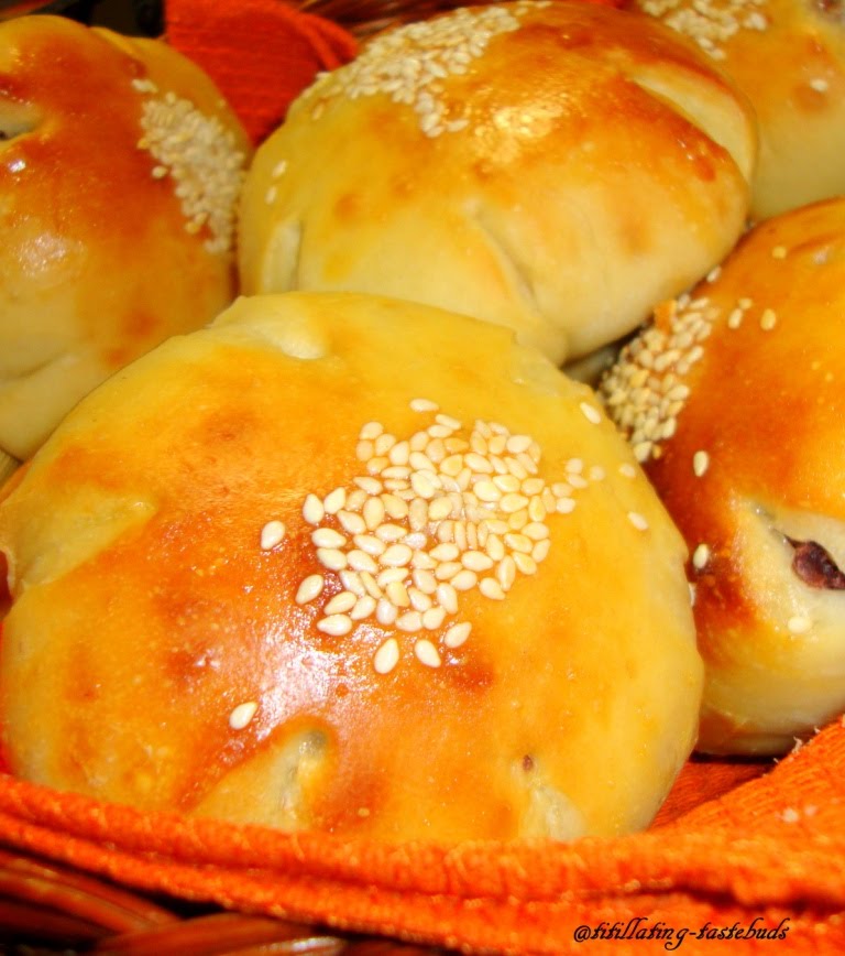 Titillating Tastebuds * Red Bean Flower Buns