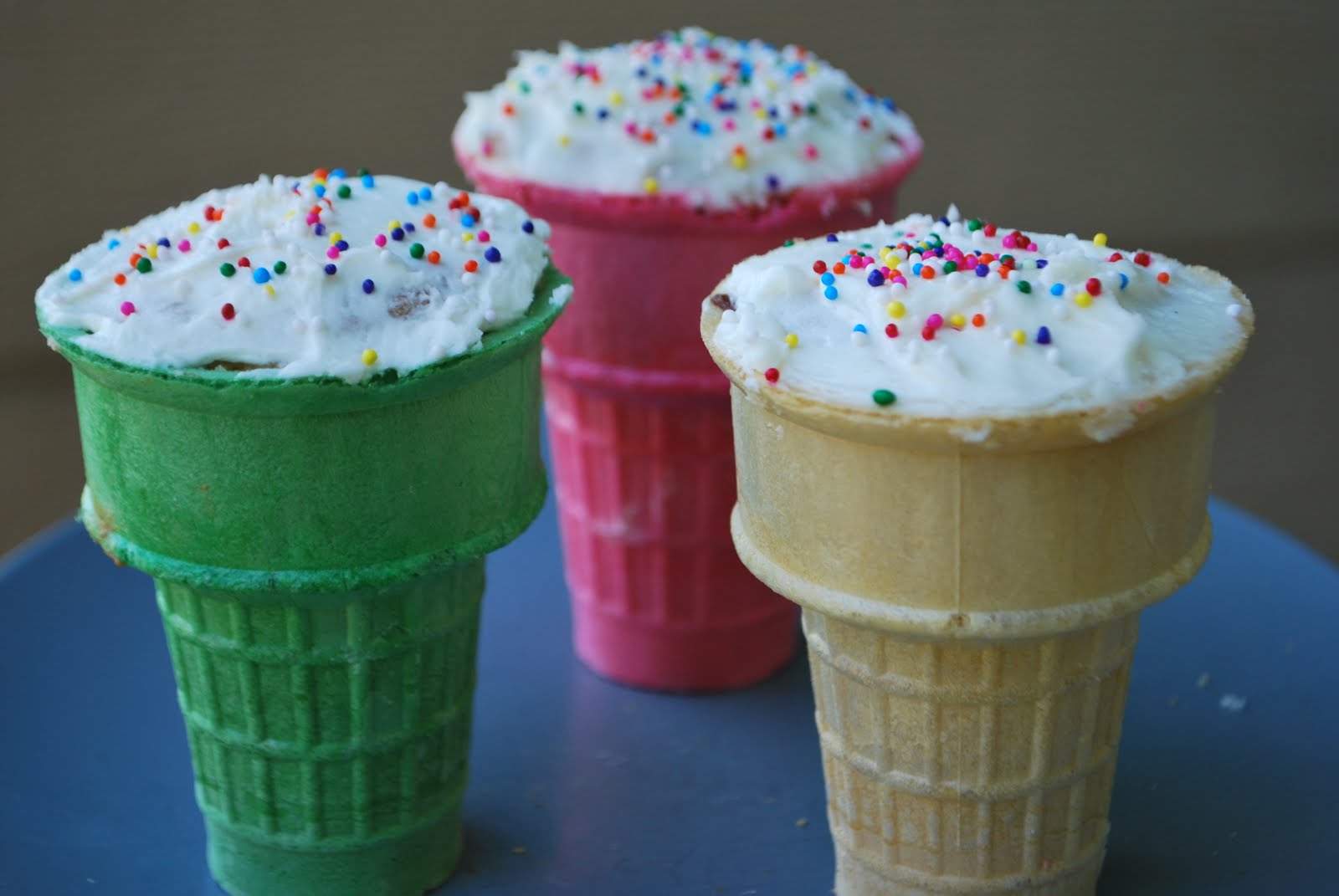 Joy's Dumb Deals Ice Cream Cone Cupcakes