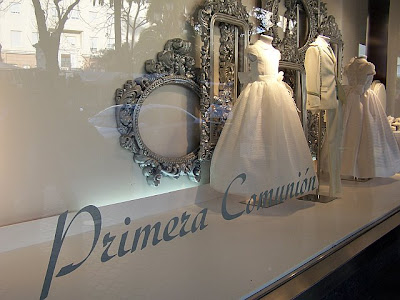 Confirmation Dresses on Primera Comuni N Dresses In A Store Window