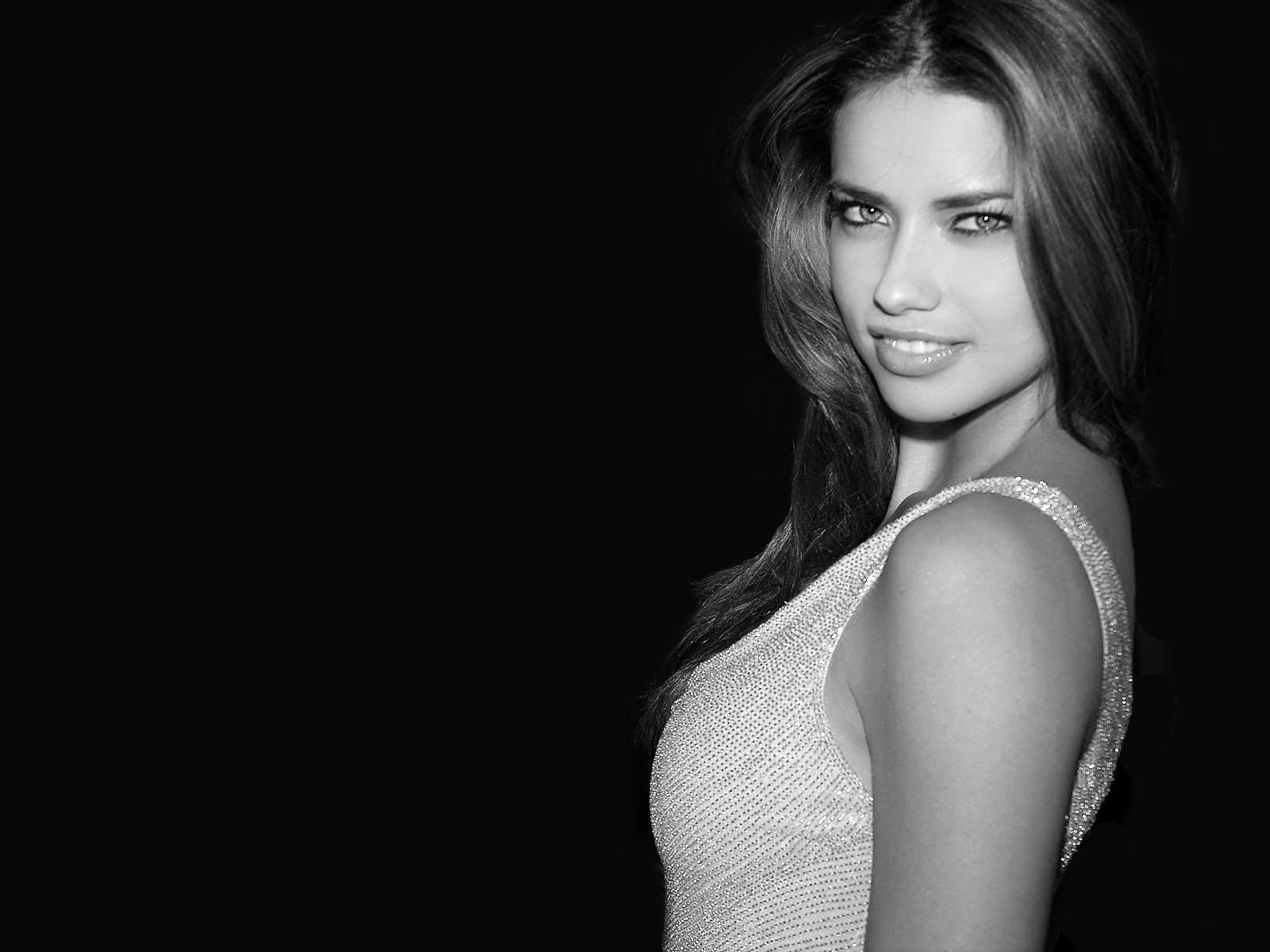 http://2.bp.blogspot.com/_v5h2qxDB1io/TSbOdrh3vRI/AAAAAAAAA74/ffrw4lRuZ6I/s1600/Adriana+Lima_18.jpg