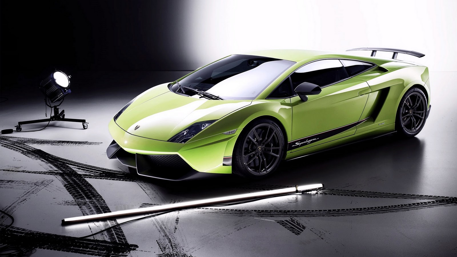 http://2.bp.blogspot.com/_v5h2qxDB1io/TTv6c9rhBTI/AAAAAAAABhM/ew-ZKm0tmp4/s1600/Green%2BLamborghini%2BGallardo.jpg