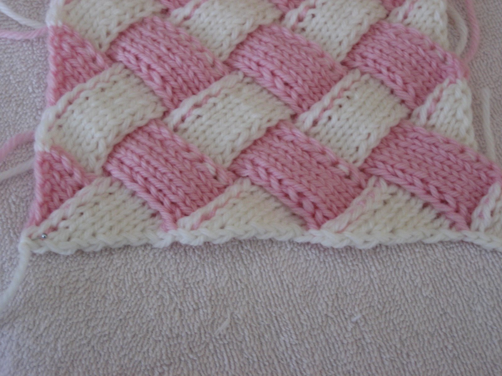 [close+up+entrelac+castoff.jpg]