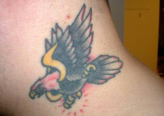 tatuagem-aguia-pescoço-nuca