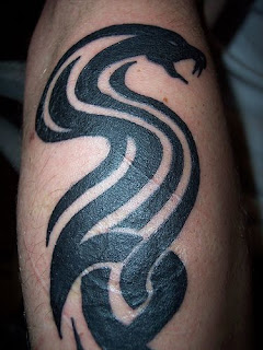 desenho tatuagem cobra tribal