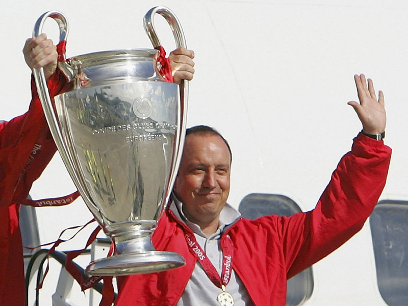 Rafael-Benitez-Champions-League-trophy_1096008.jpg