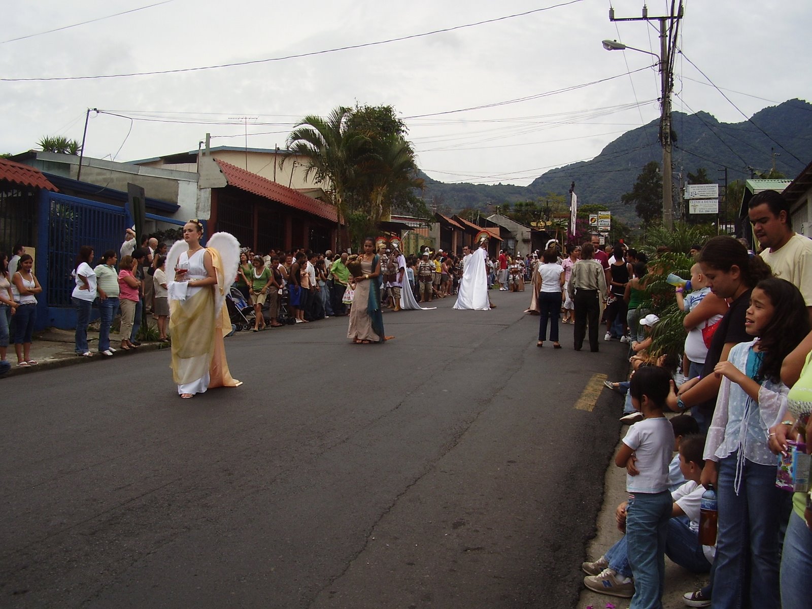 [PROCESION1.JPG]