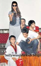 Shah Rukh Khan Family Photos Srk+gauri+with+son+aryan