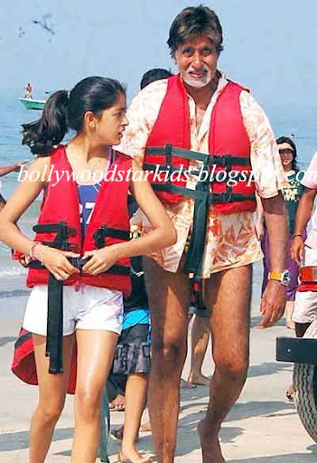 photo celebrity: Amitabh Bachchan with granddaughter navya