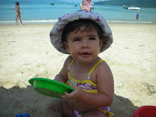 Emily na praia