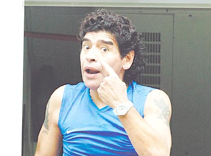 [Maradona_5.jpg]