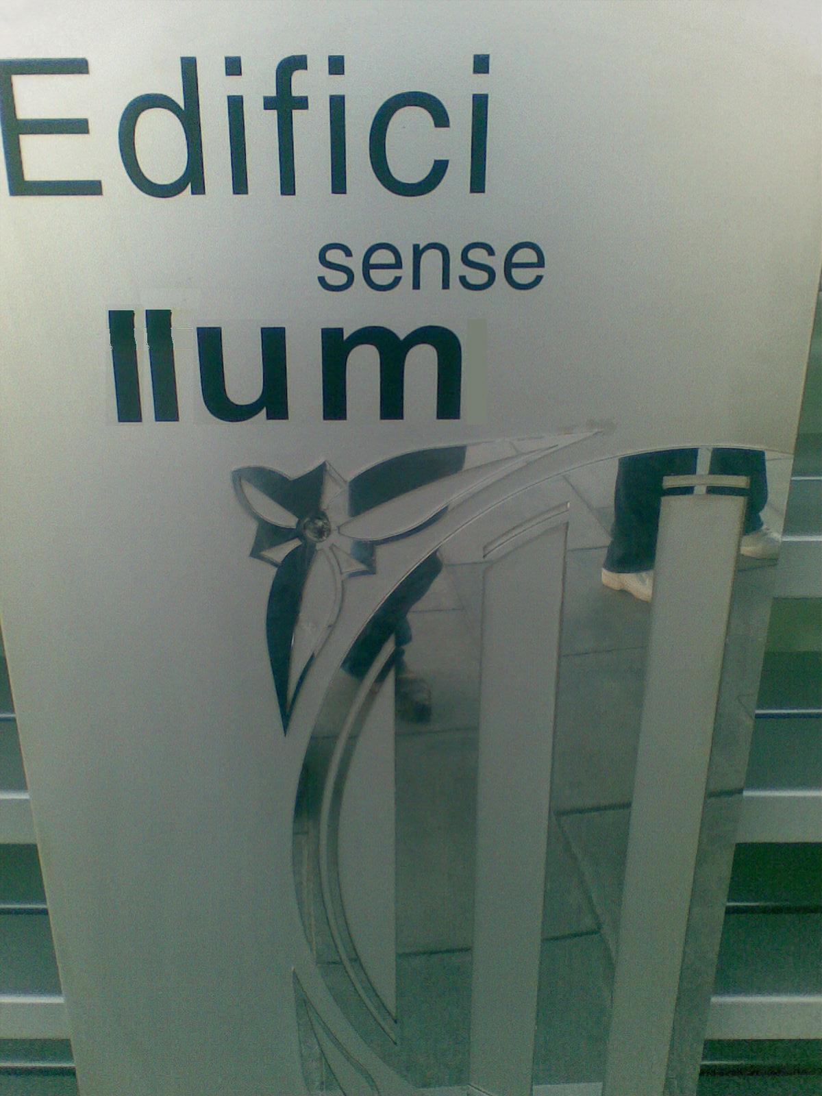 [edifici+sense+llum.JPG]