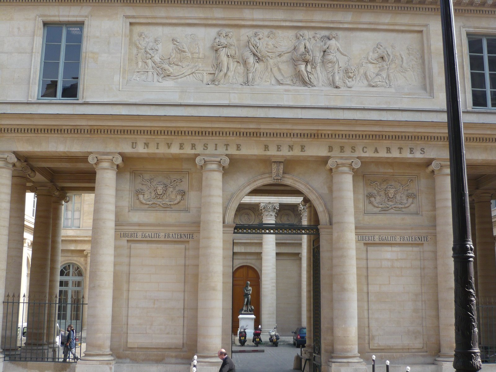 [L1060810.JPG]